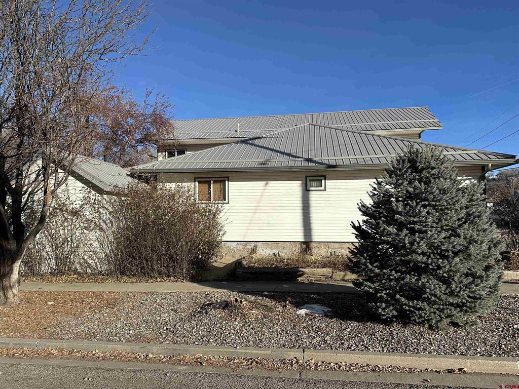 201 Box Elder Avenue Unit: 4
