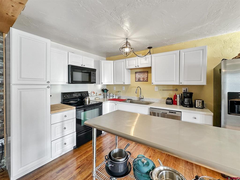 201 Box Elder Avenue Unit: 4