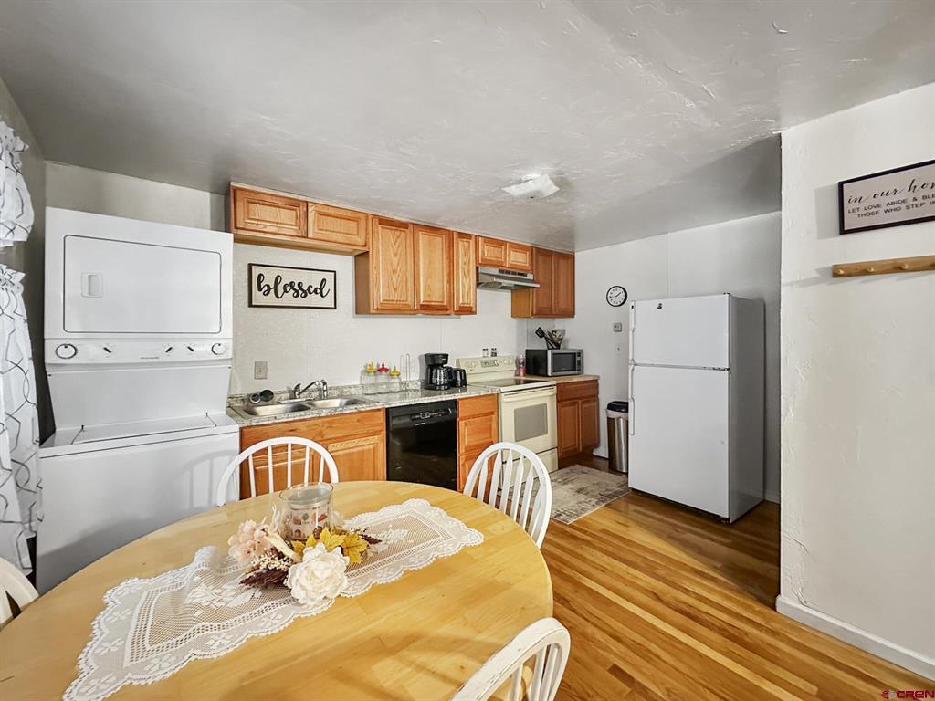 201 Box Elder Avenue Unit: 4