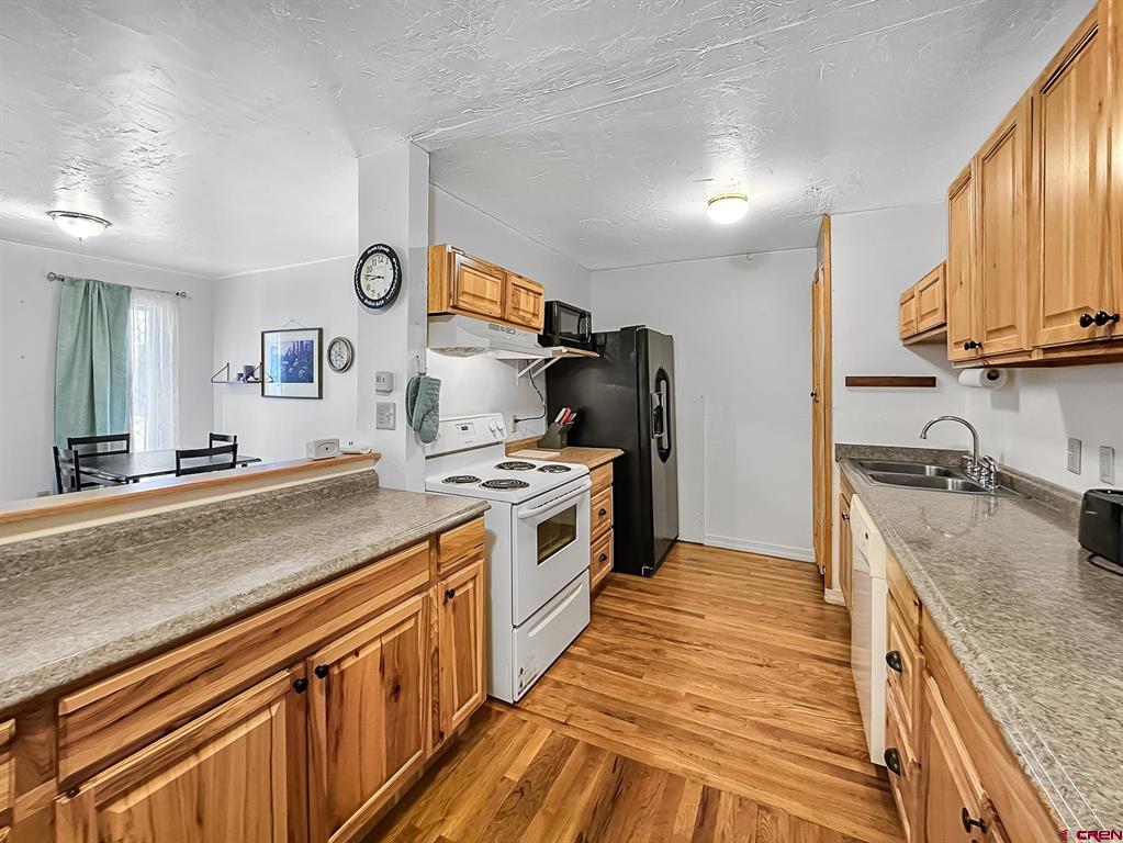 201 Box Elder Avenue Unit: 4