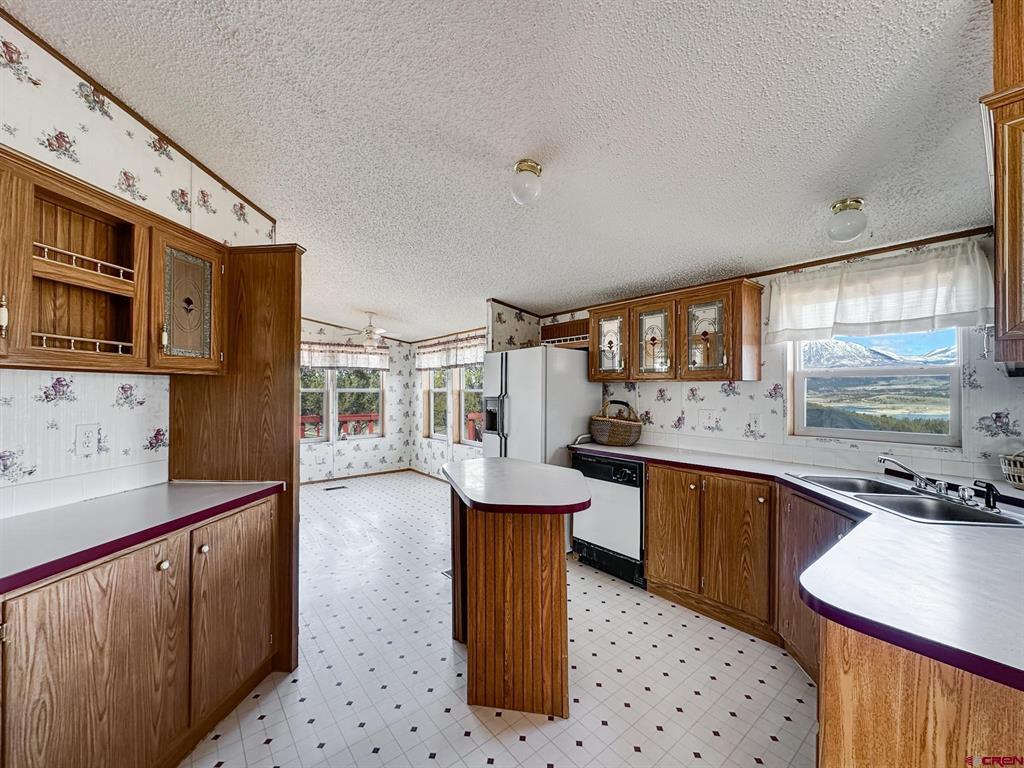 1438 Lakeview Road