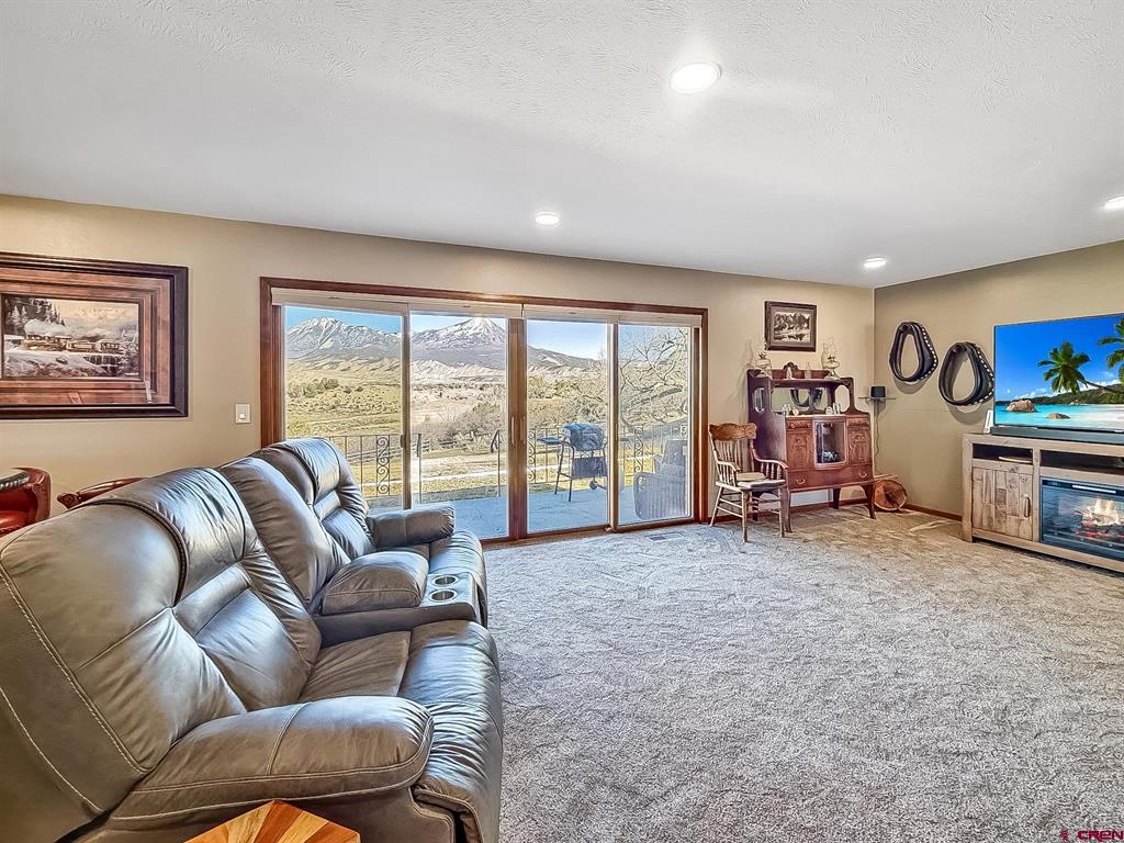 8806 Cottonwood Lane