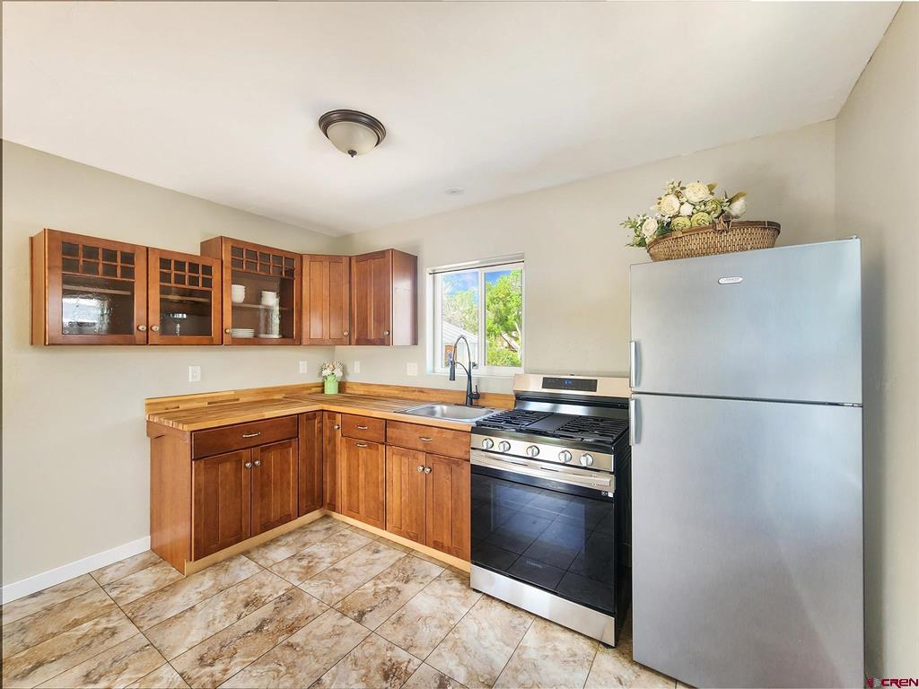 585 Cedar Avenue