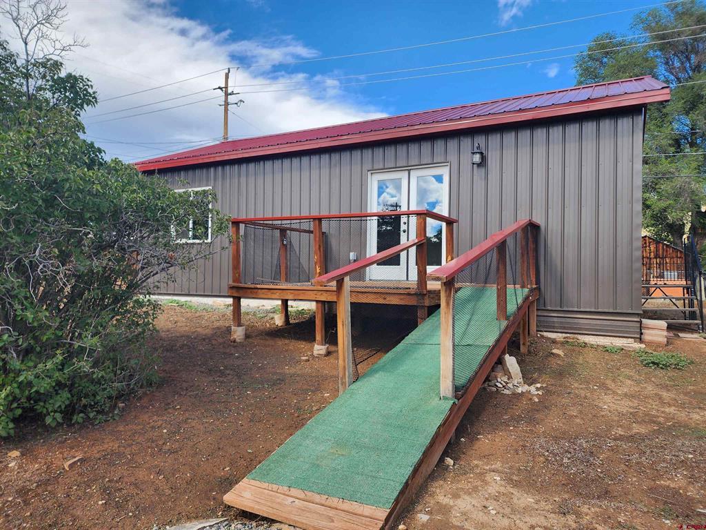 585 Cedar Avenue