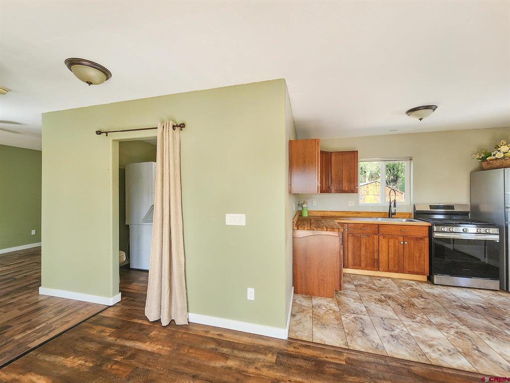 585 Cedar Avenue