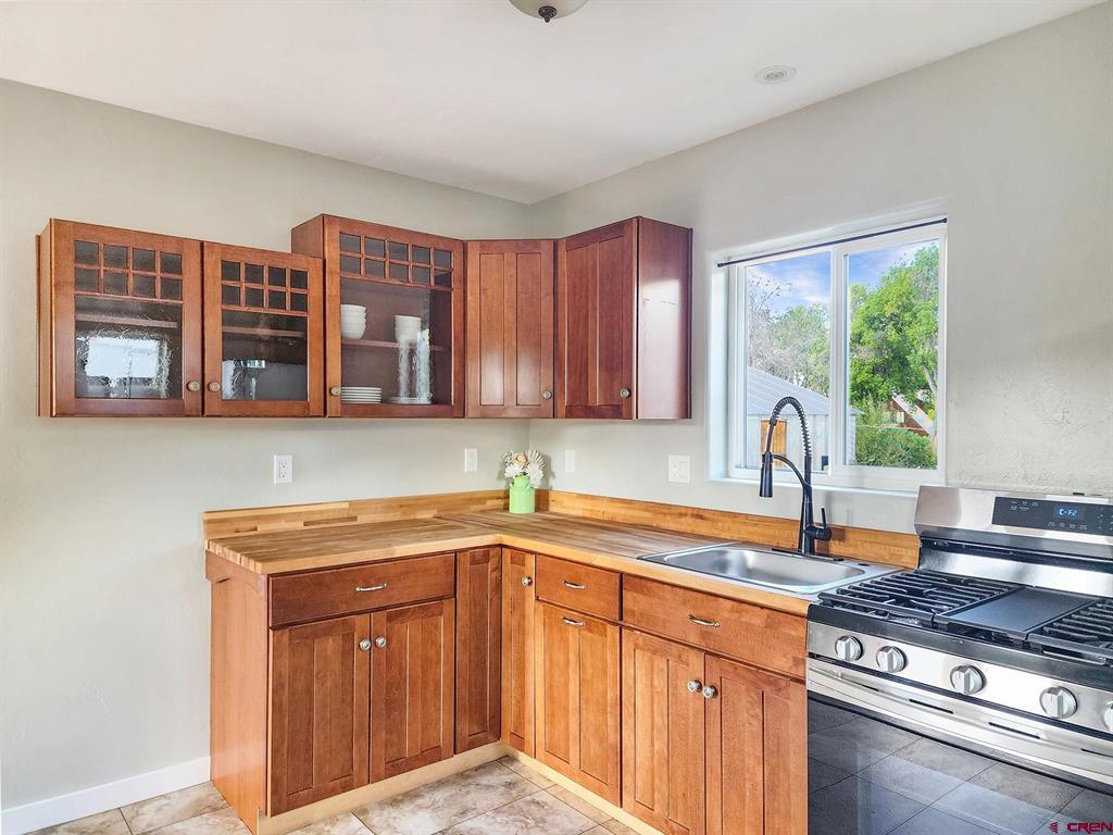 585 Cedar Avenue