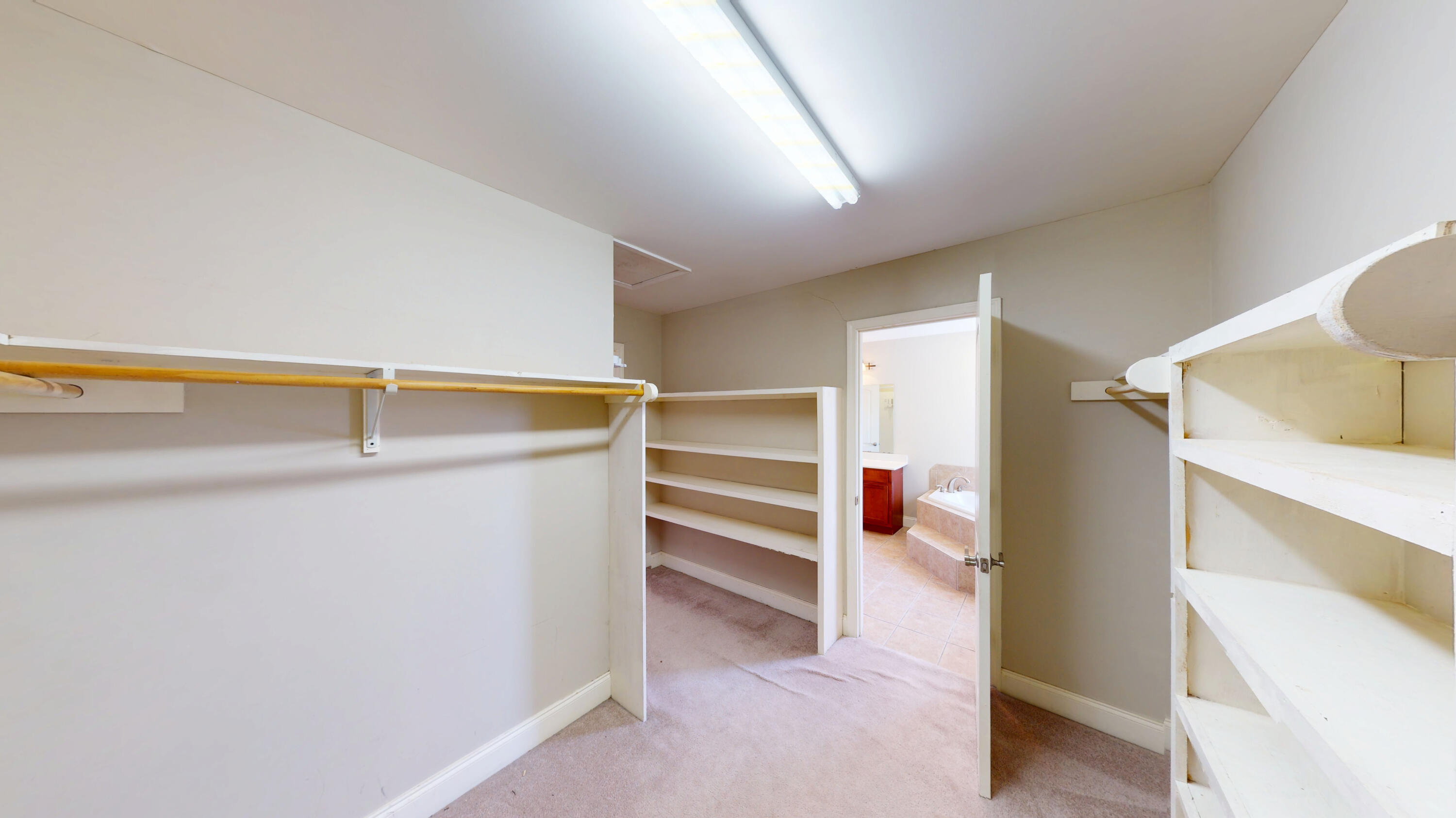 146 Hunters Walk