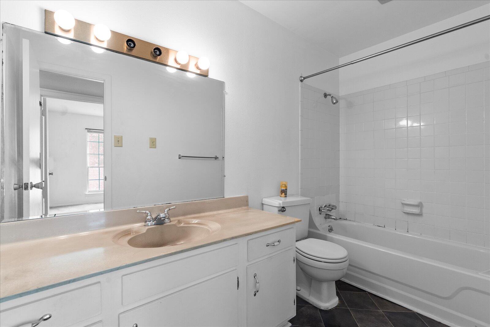 900 Mountain Creek Road, R321