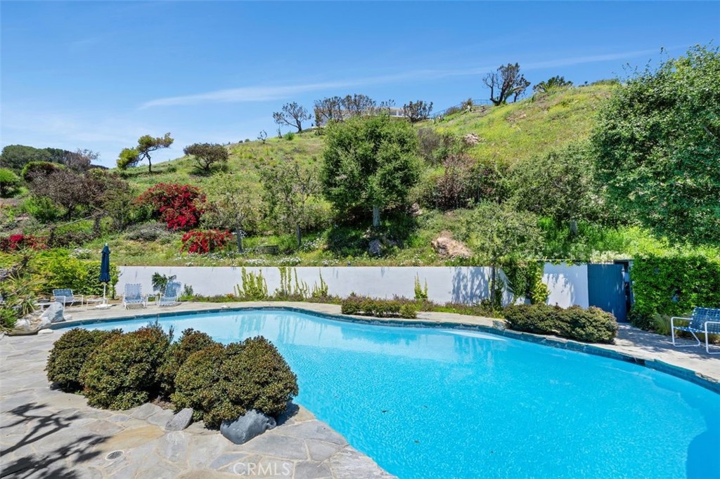 1032 Enchanted Way