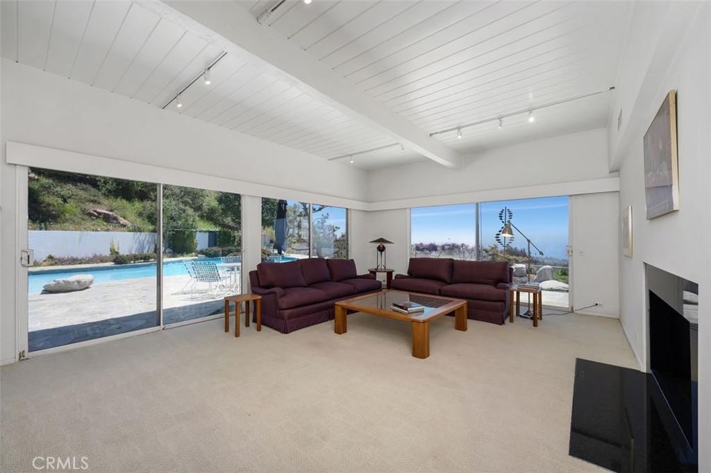 1032 Enchanted Way
