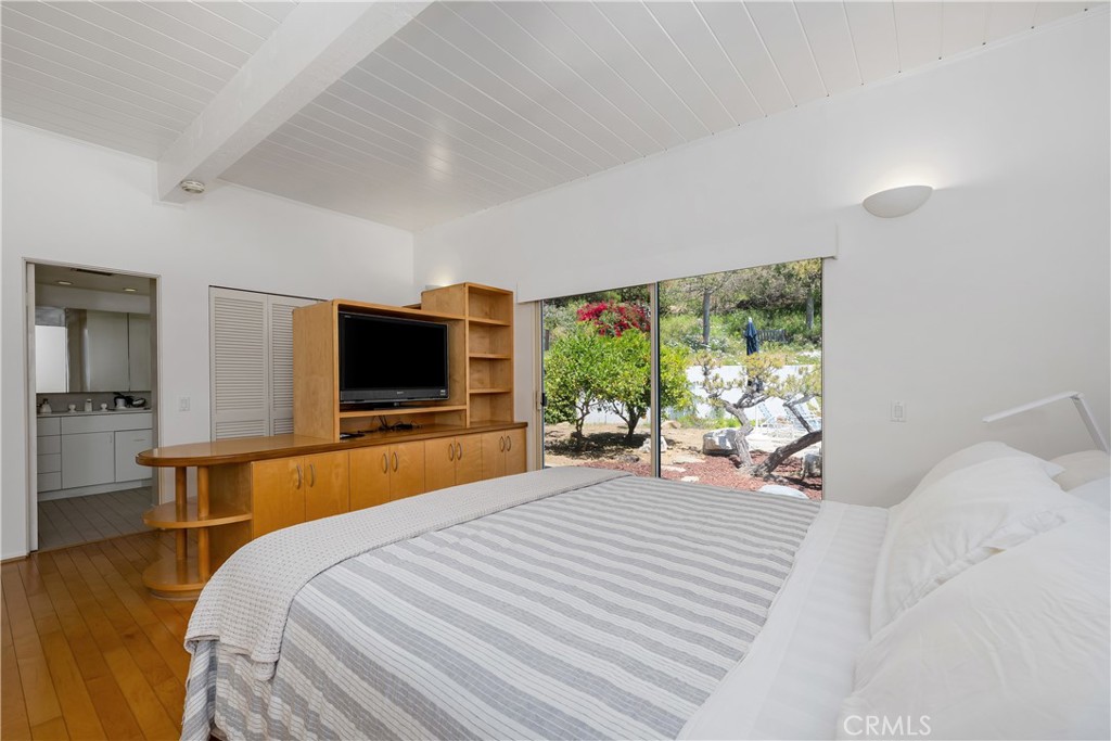 1032 Enchanted Way