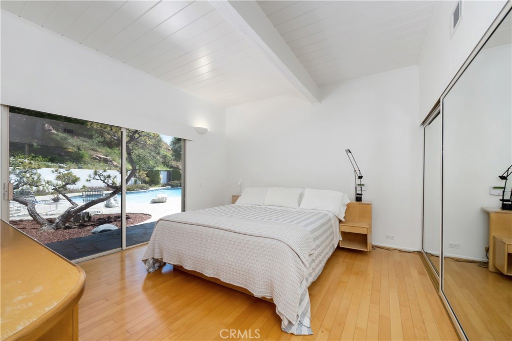 1032 Enchanted Way