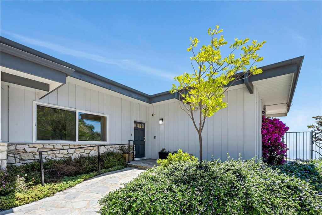 1032 Enchanted Way