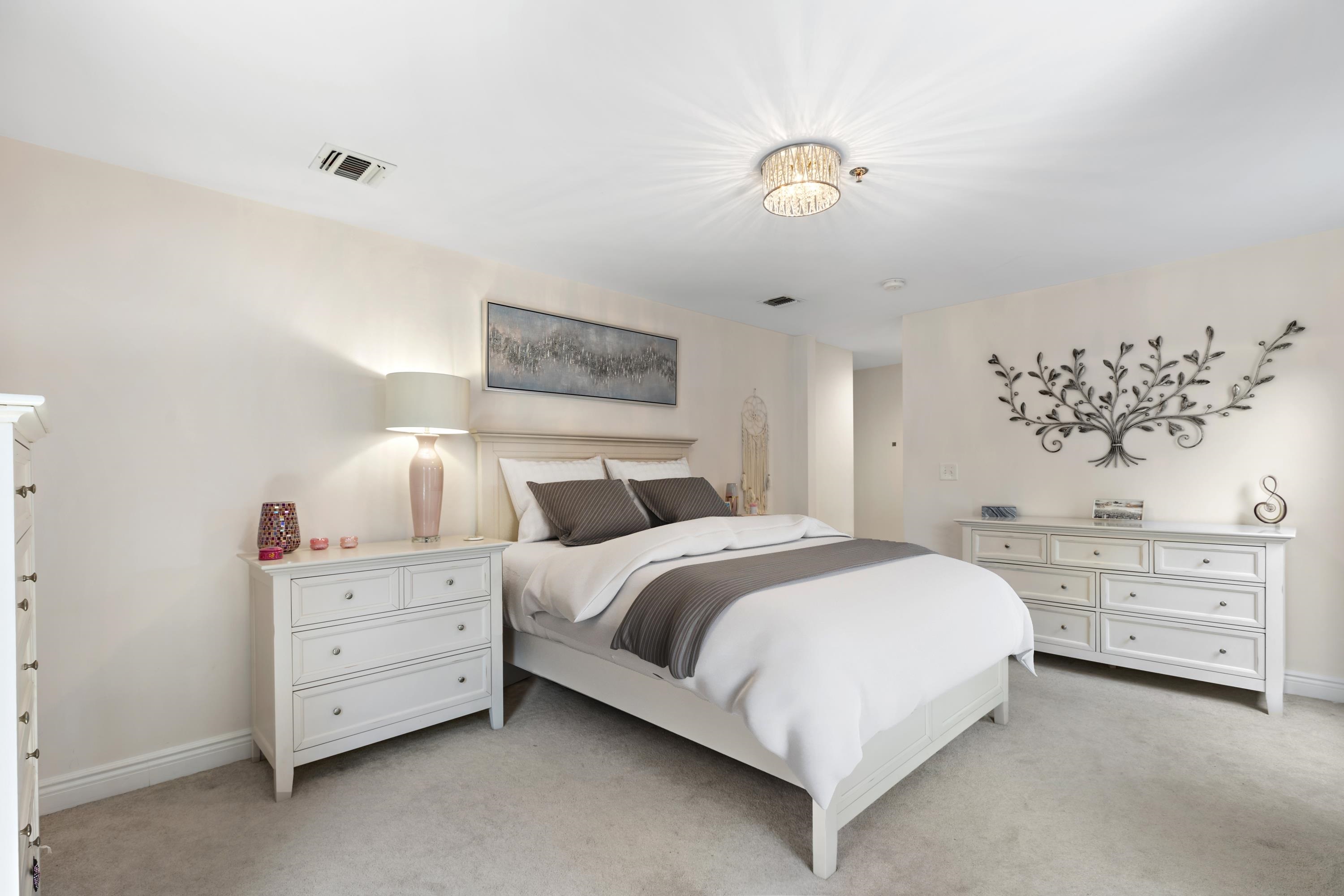 137 20TH ST Unit: B