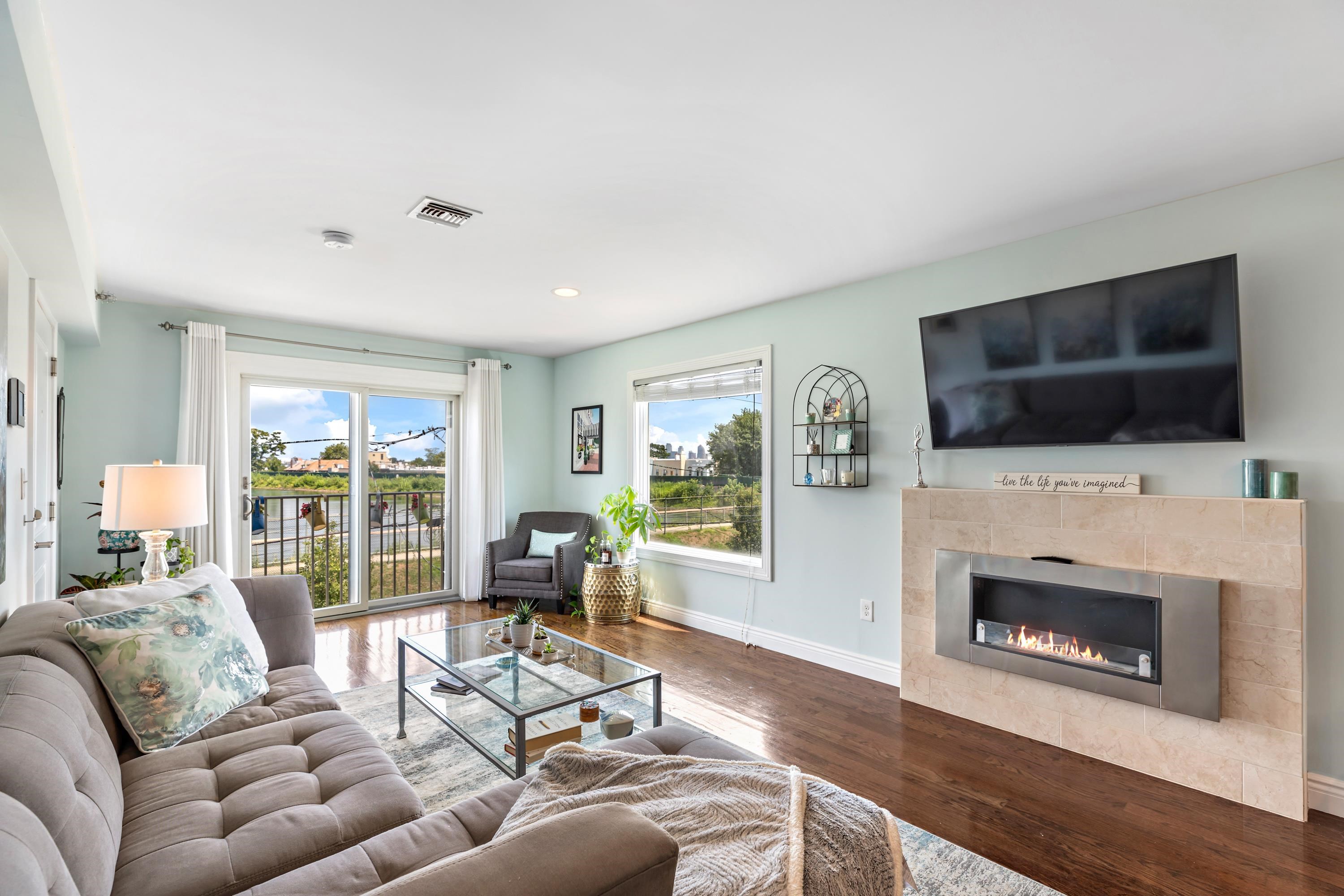 137 20TH ST Unit: B