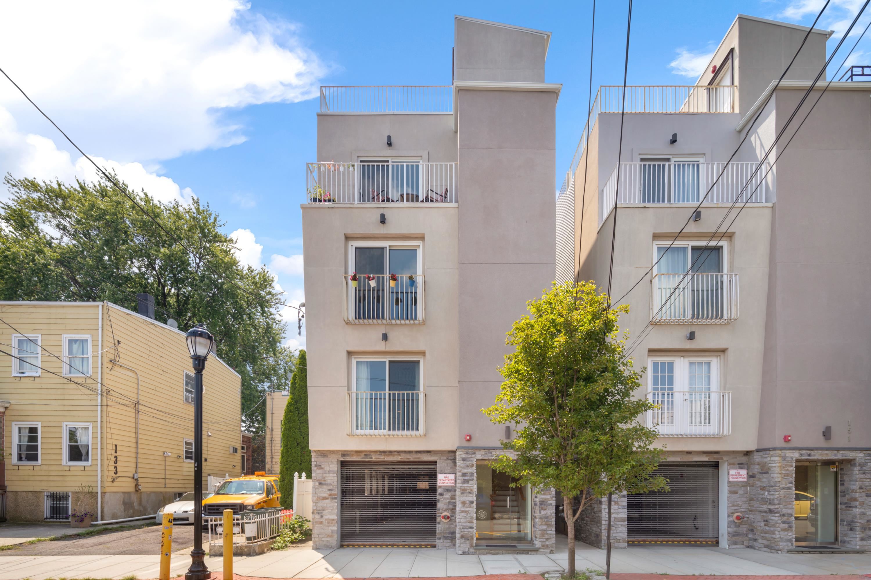 137 20TH ST Unit: B