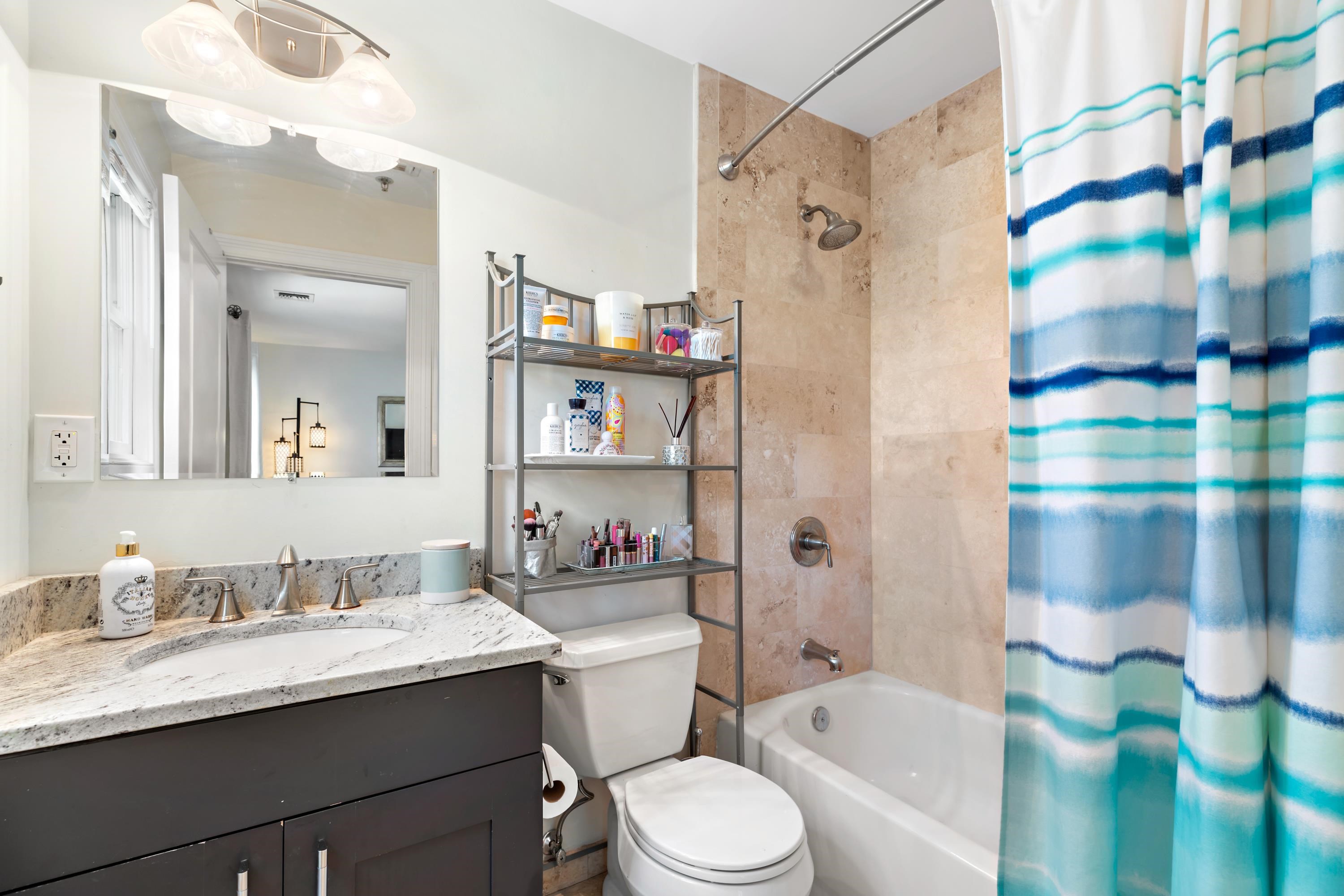 137 20TH ST Unit: B