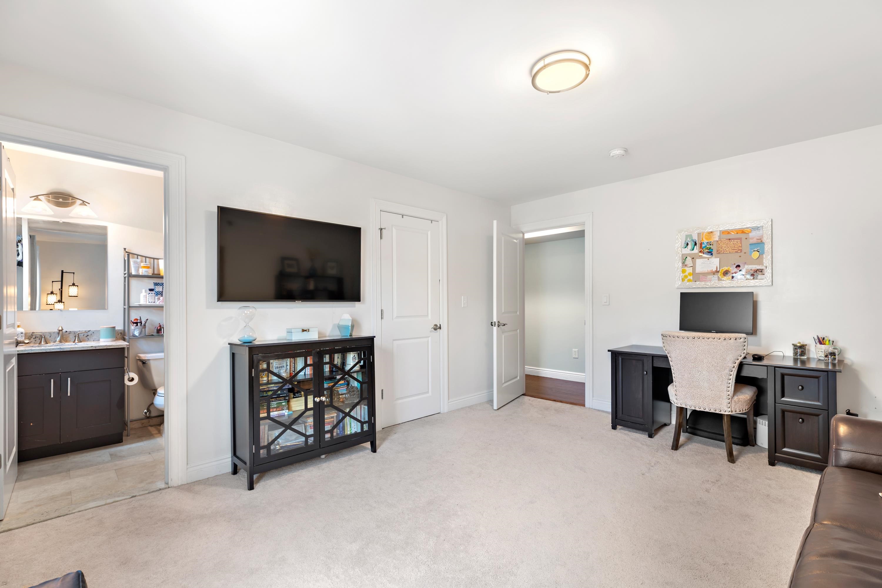 137 20TH ST Unit: B