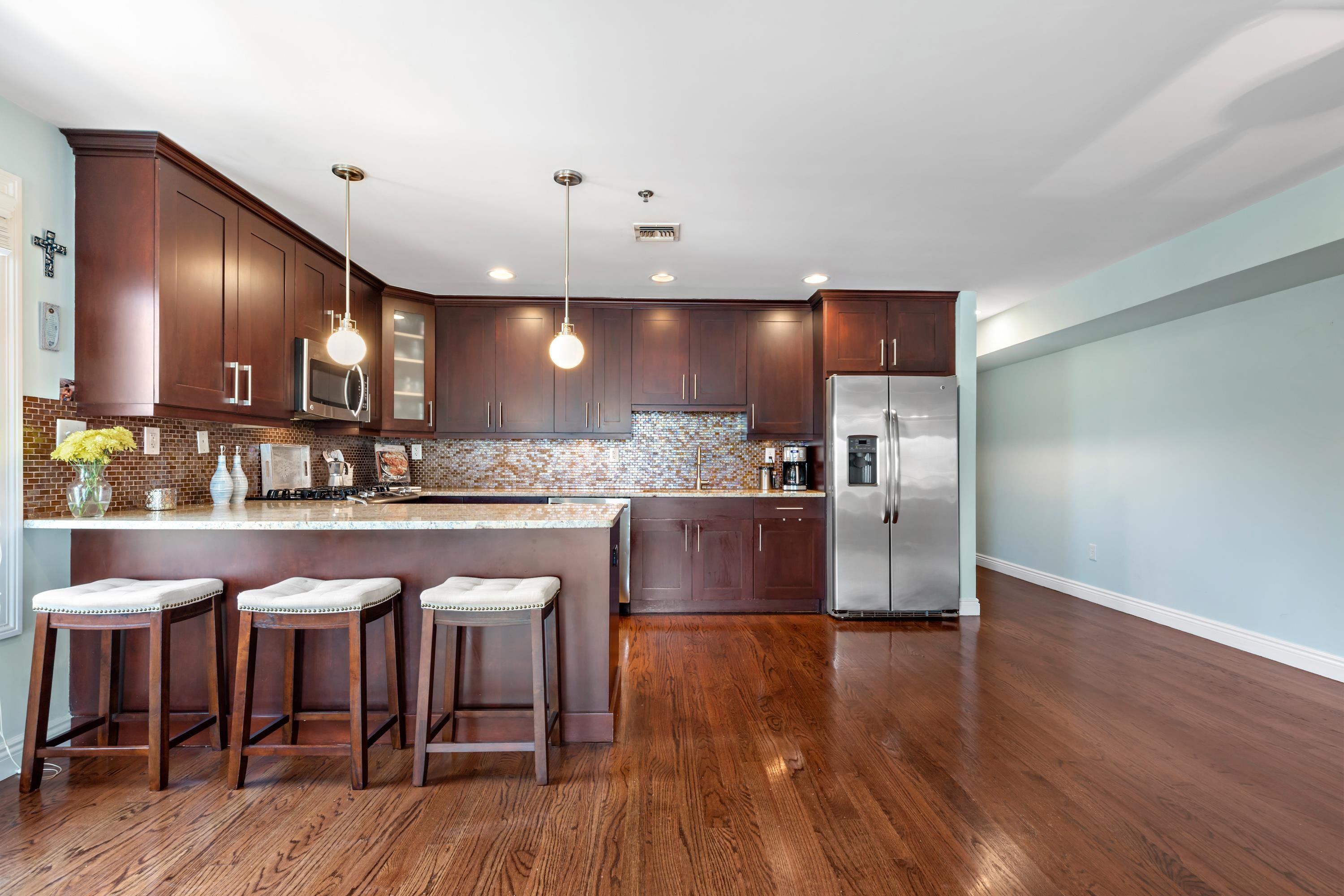 137 20TH ST Unit: B