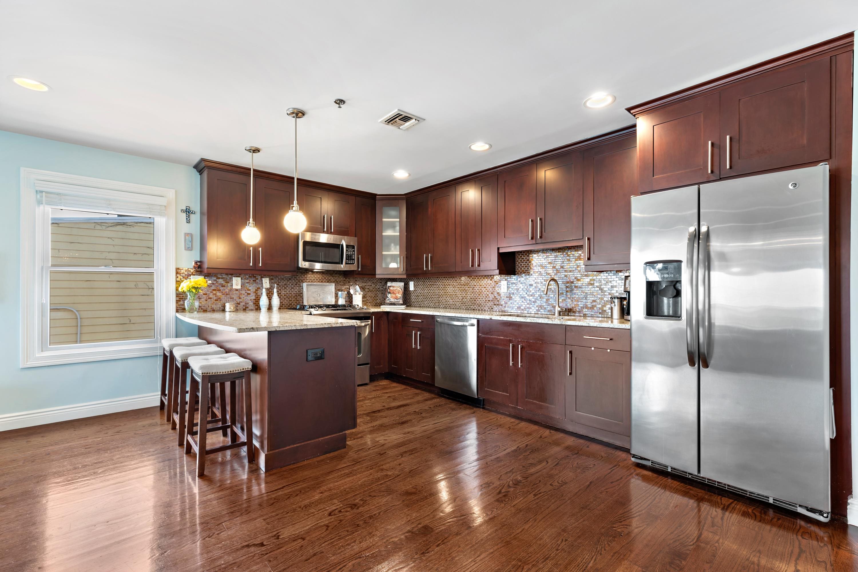 137 20TH ST Unit: B