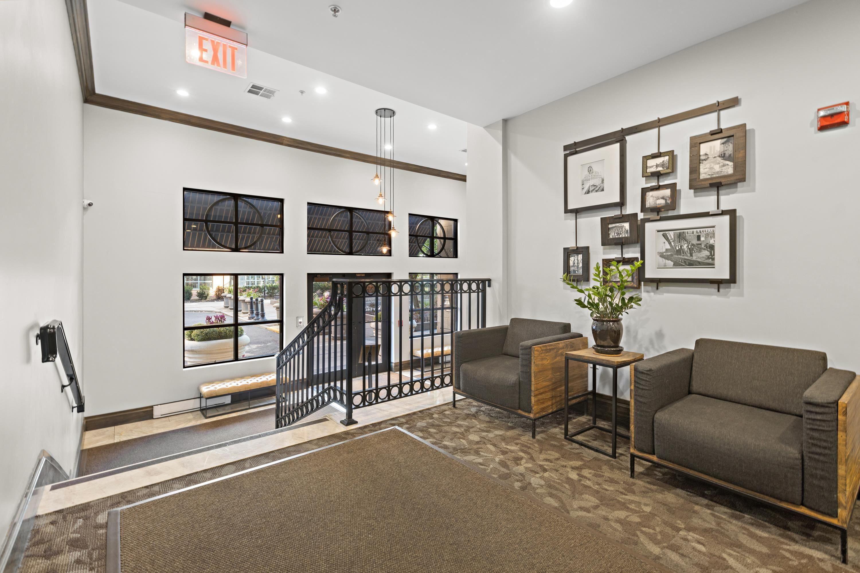 15 WARREN ST Unit: 102