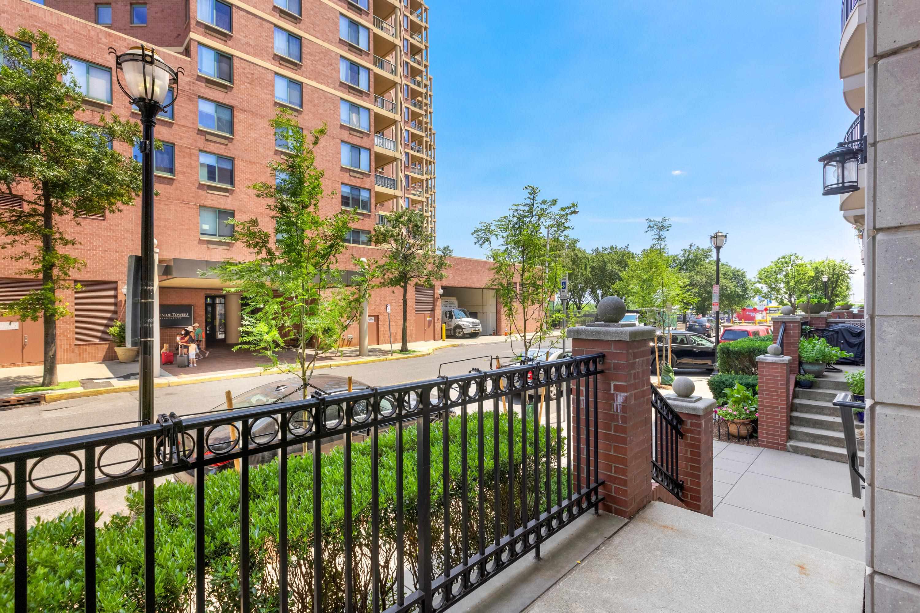 15 WARREN ST Unit: 102