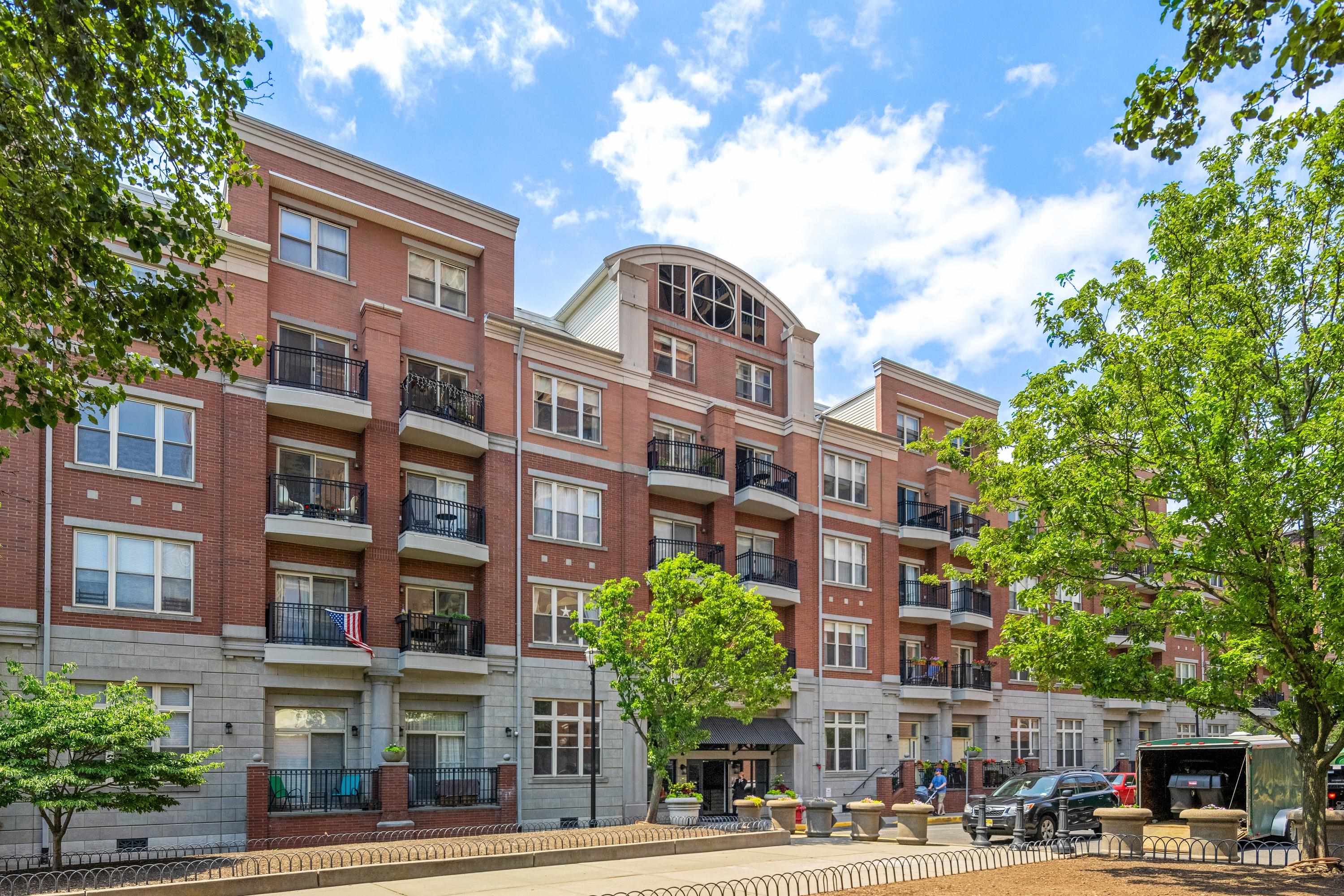 15 WARREN ST Unit: 102
