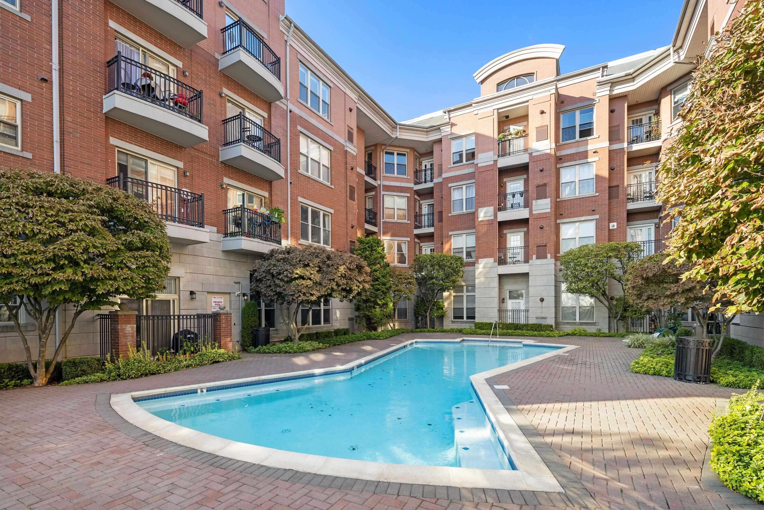 15 WARREN ST Unit: 102