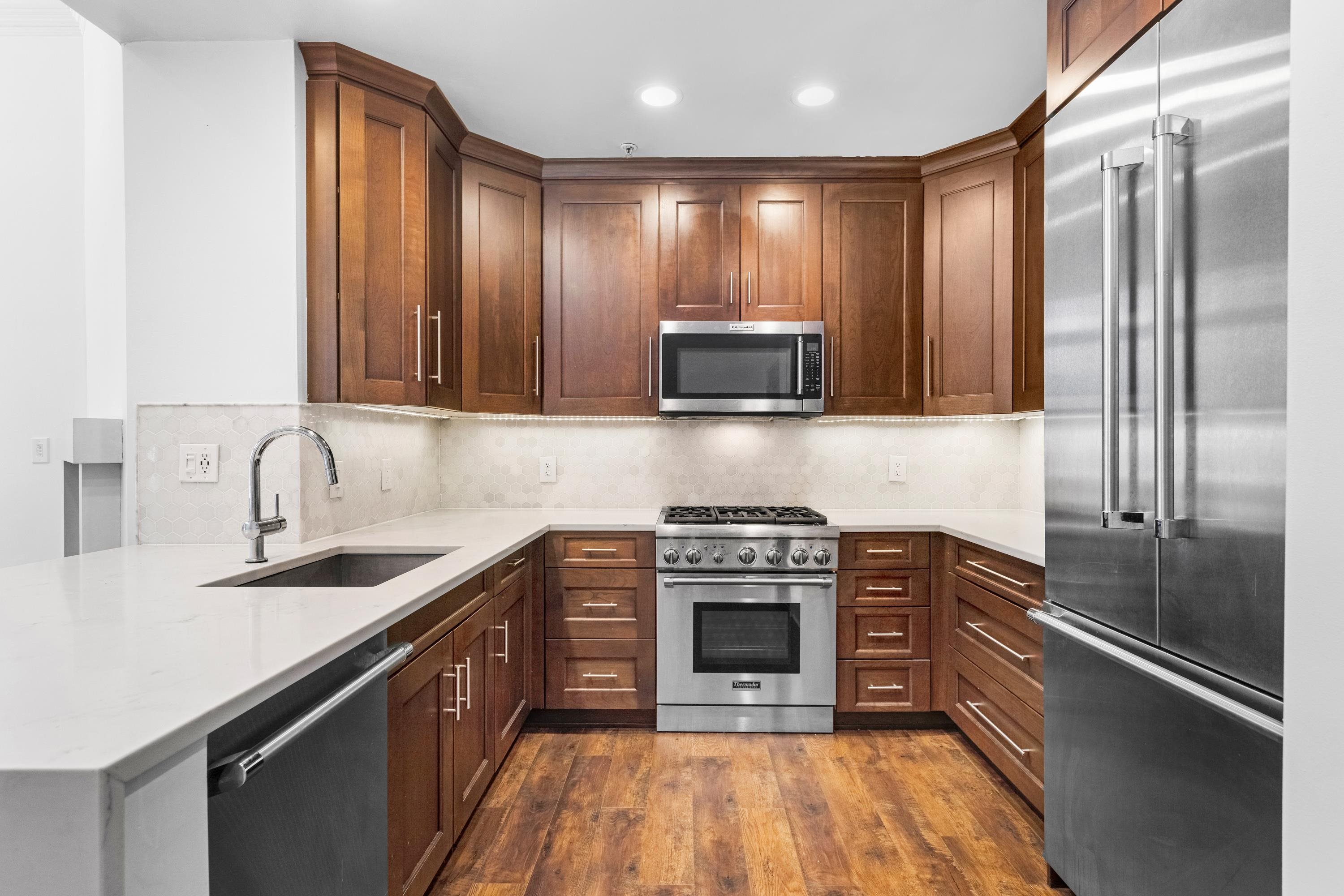 15 WARREN ST Unit: 102