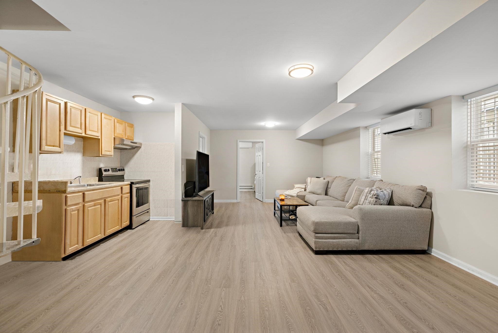 359 CATOR AVE Unit: 1