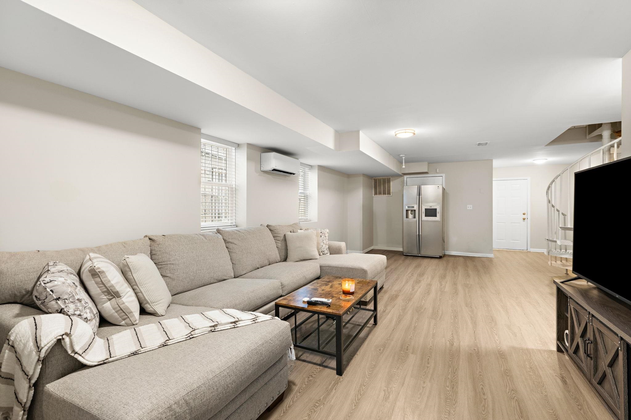 359 CATOR AVE Unit: 1
