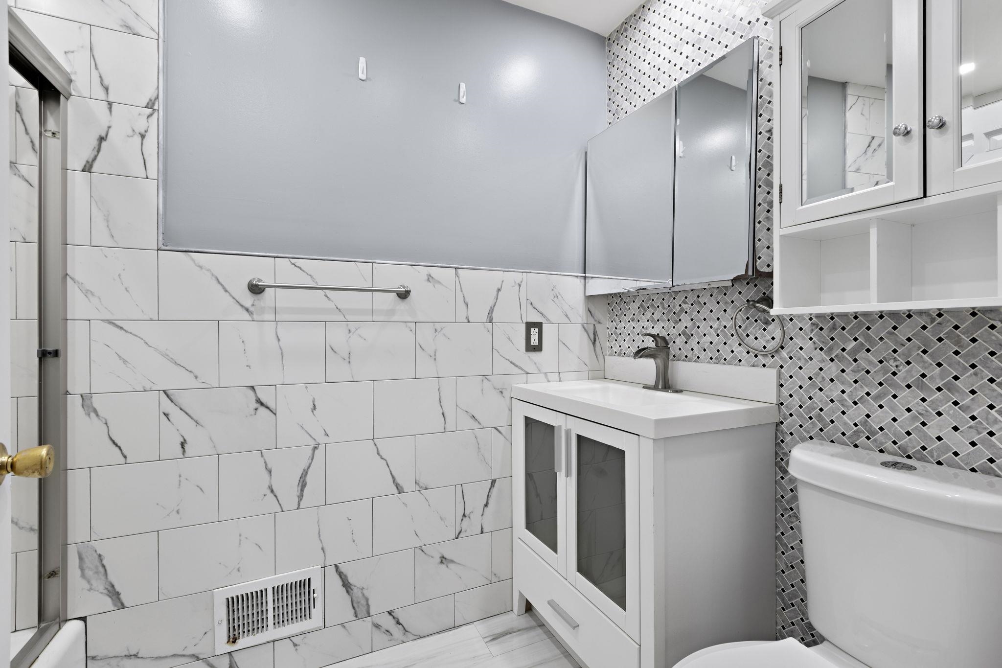 359 CATOR AVE Unit: 2