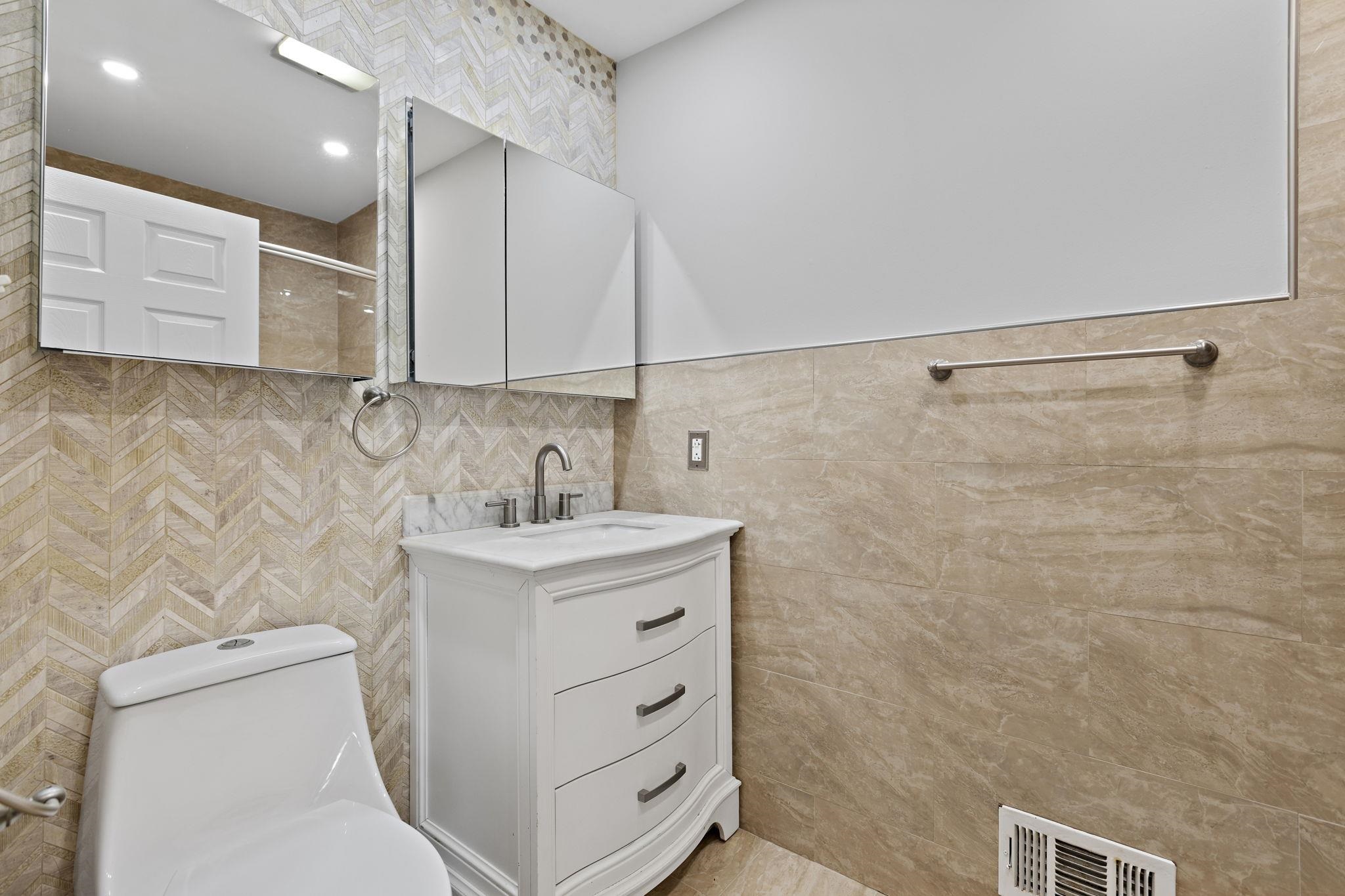 359 CATOR AVE Unit: 2