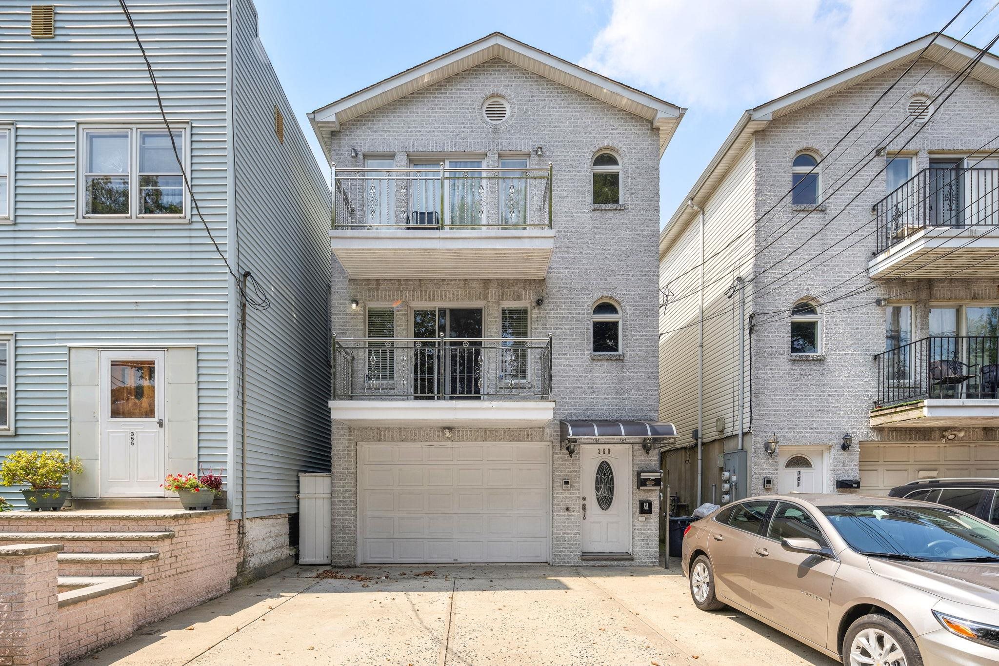 359 CATOR AVE Unit: 2