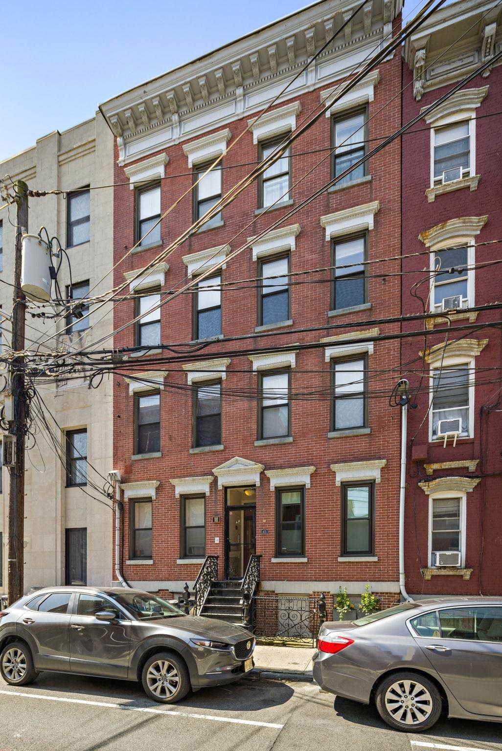 405 4TH ST Unit: 3B