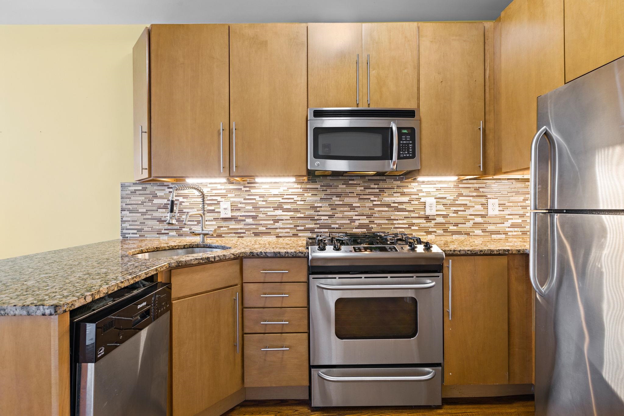 405 4TH ST Unit: 3B