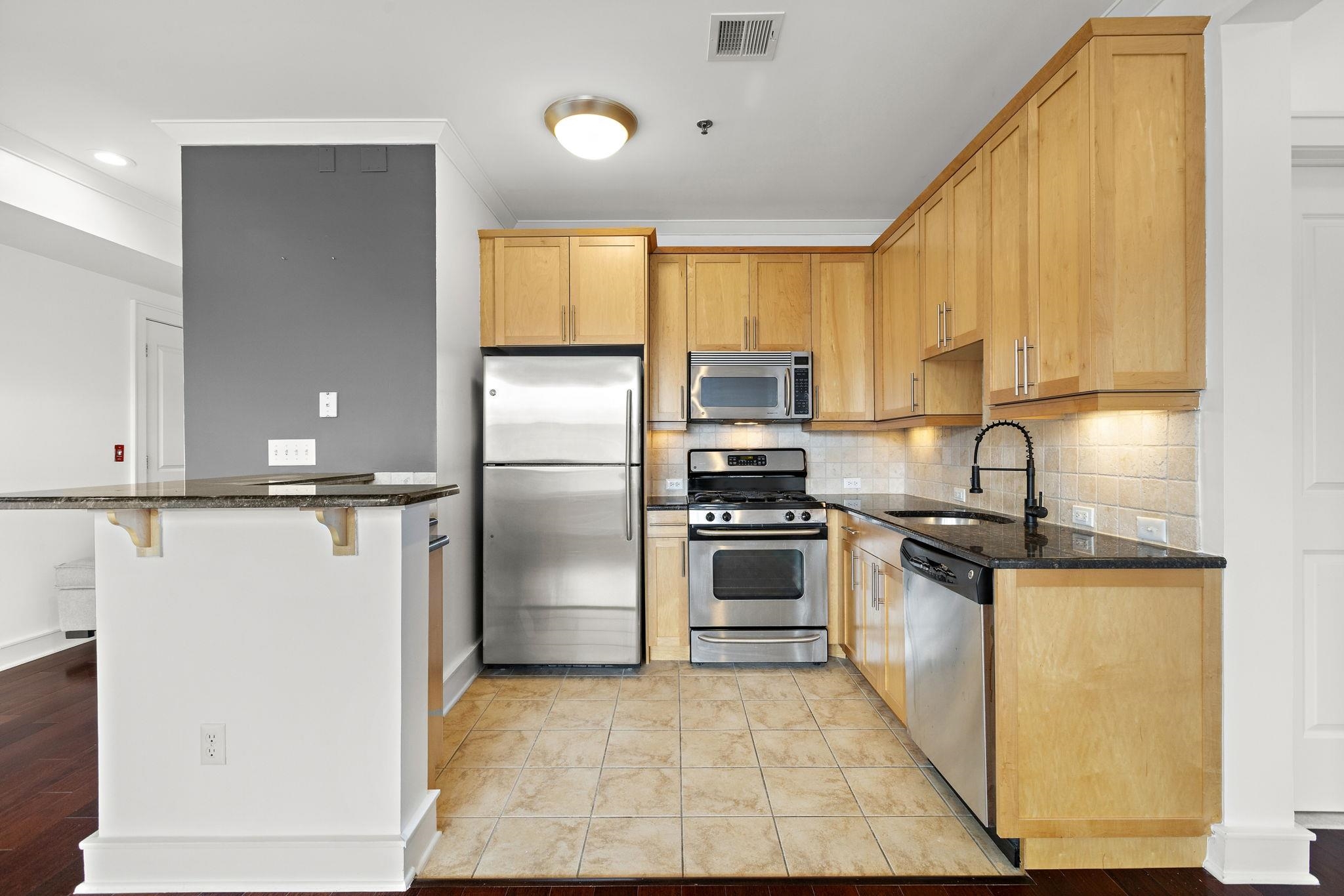 615 ADAMS ST Unit: 4A