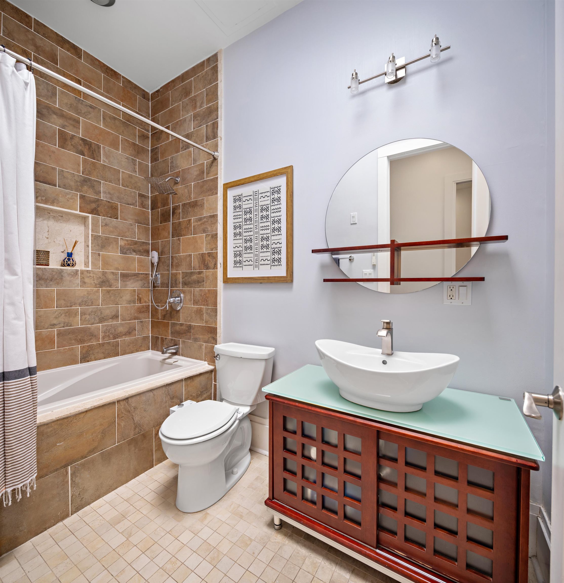 297.5 MONTGOMERY ST Unit: 2