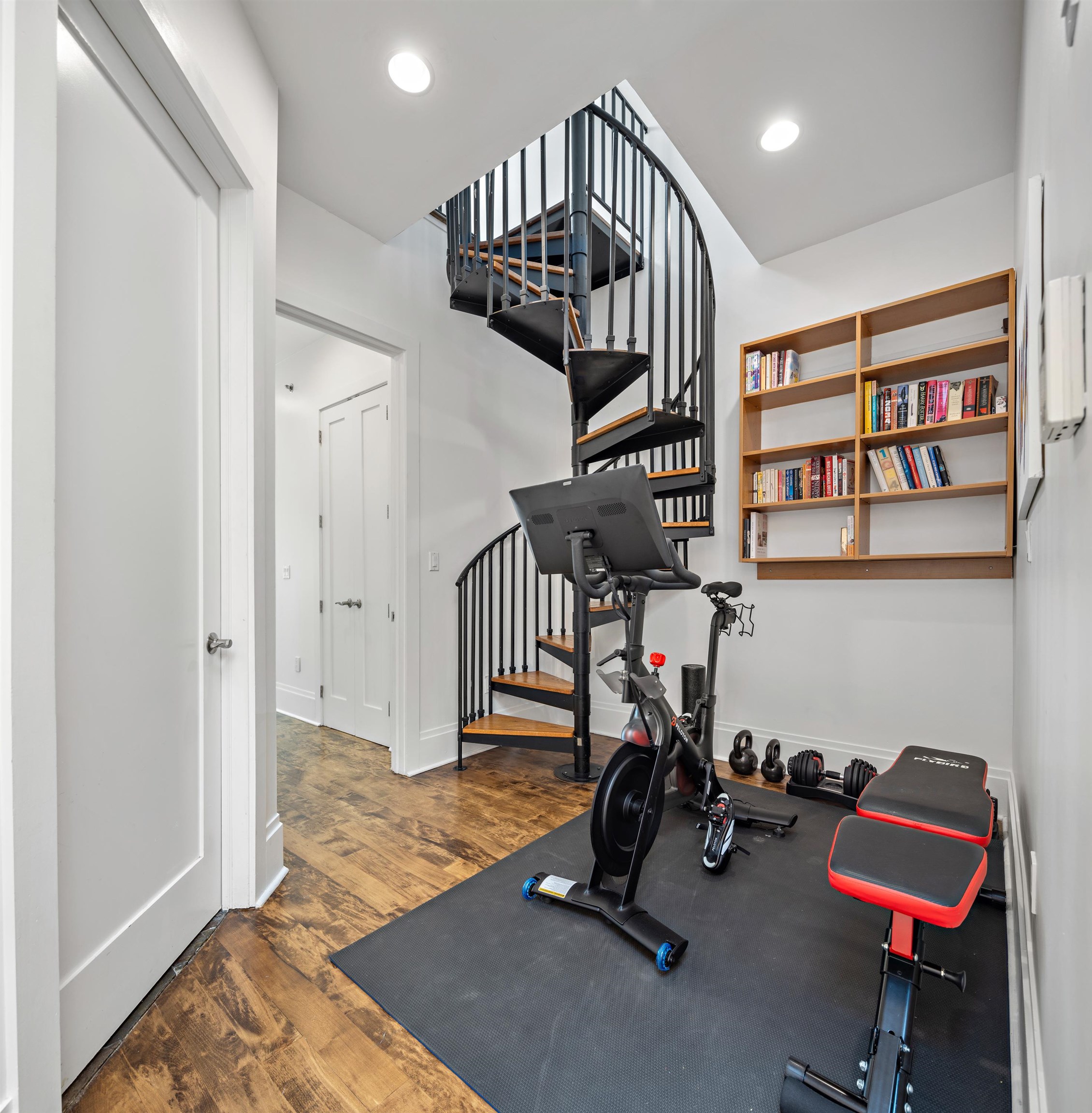 297.5 MONTGOMERY ST Unit: 2