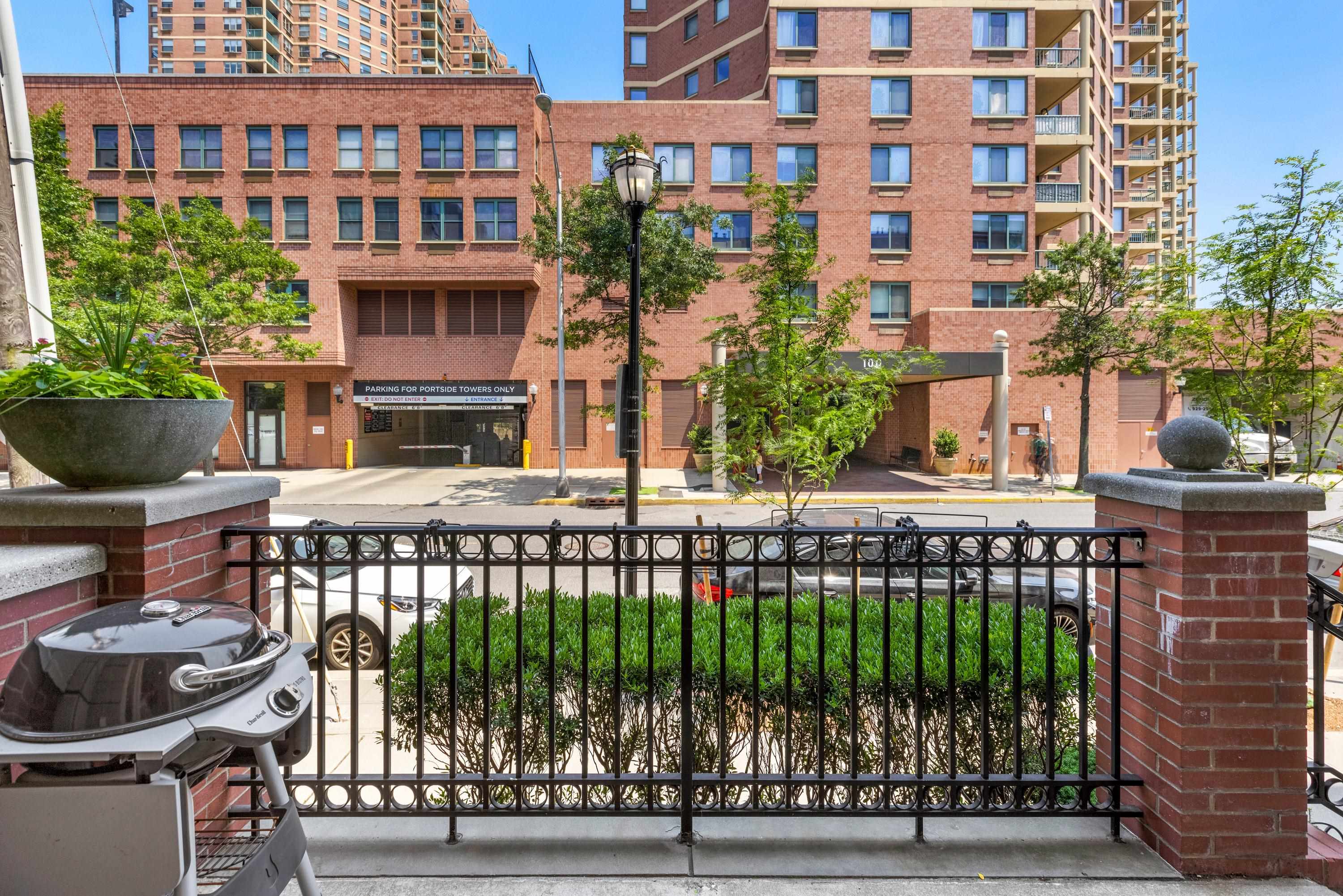 15 WARREN ST Unit: 102R