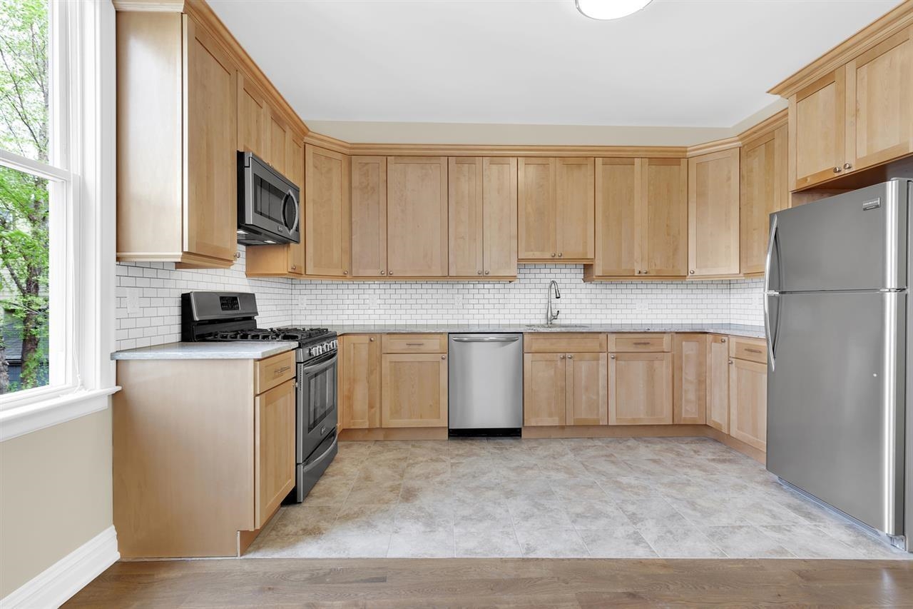 80 FULTON ST Unit: 2