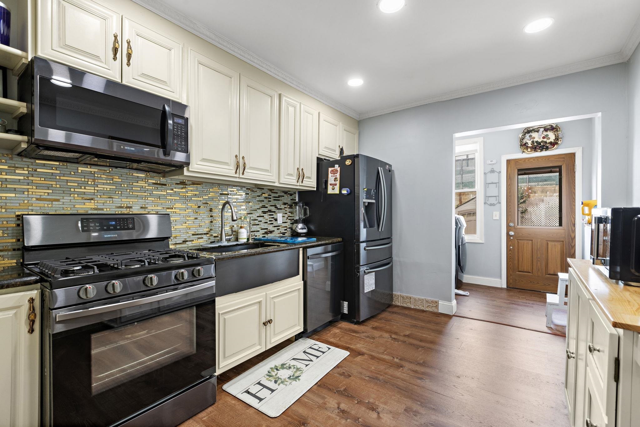 217 HIGHWOOD AVE Unit: 1
