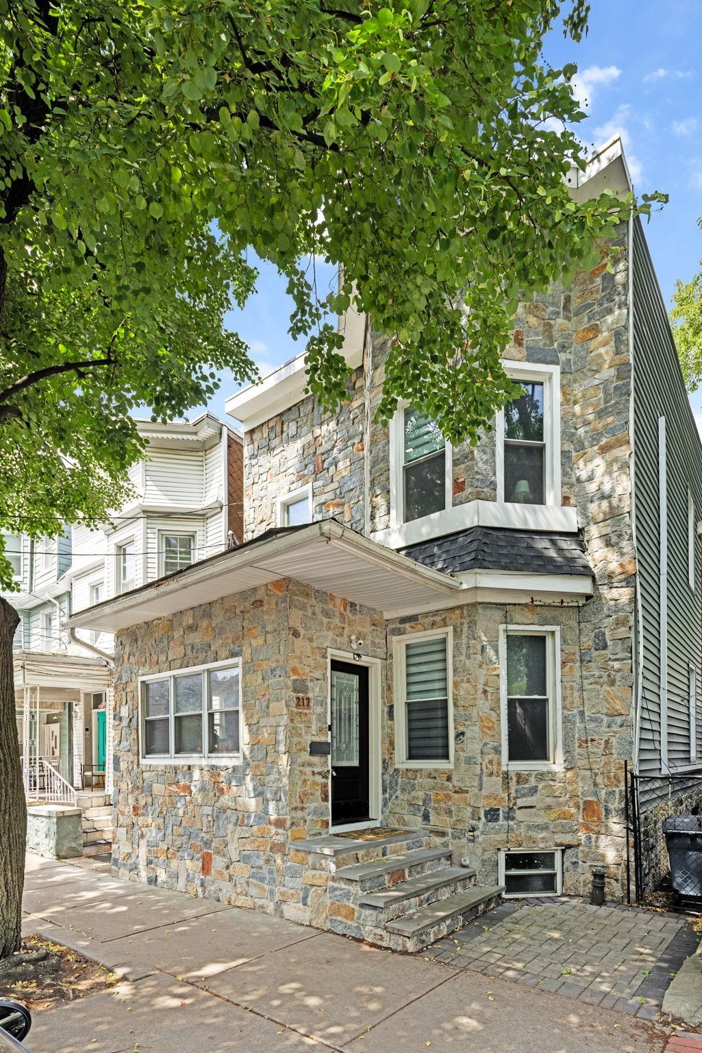 217 HIGHWOOD AVE Unit: 1