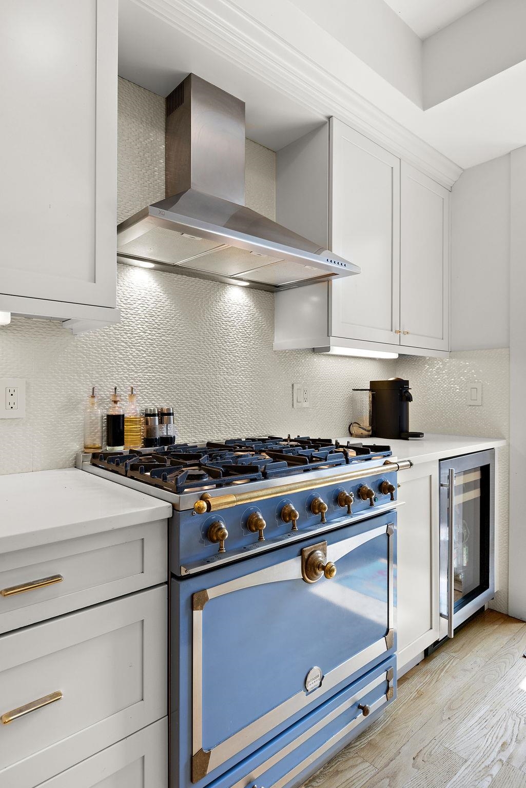 157 8TH ST Unit: 2