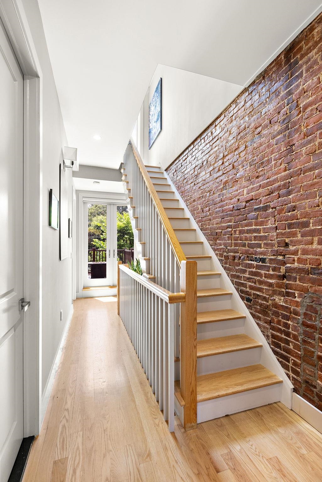157 8TH ST Unit: 2
