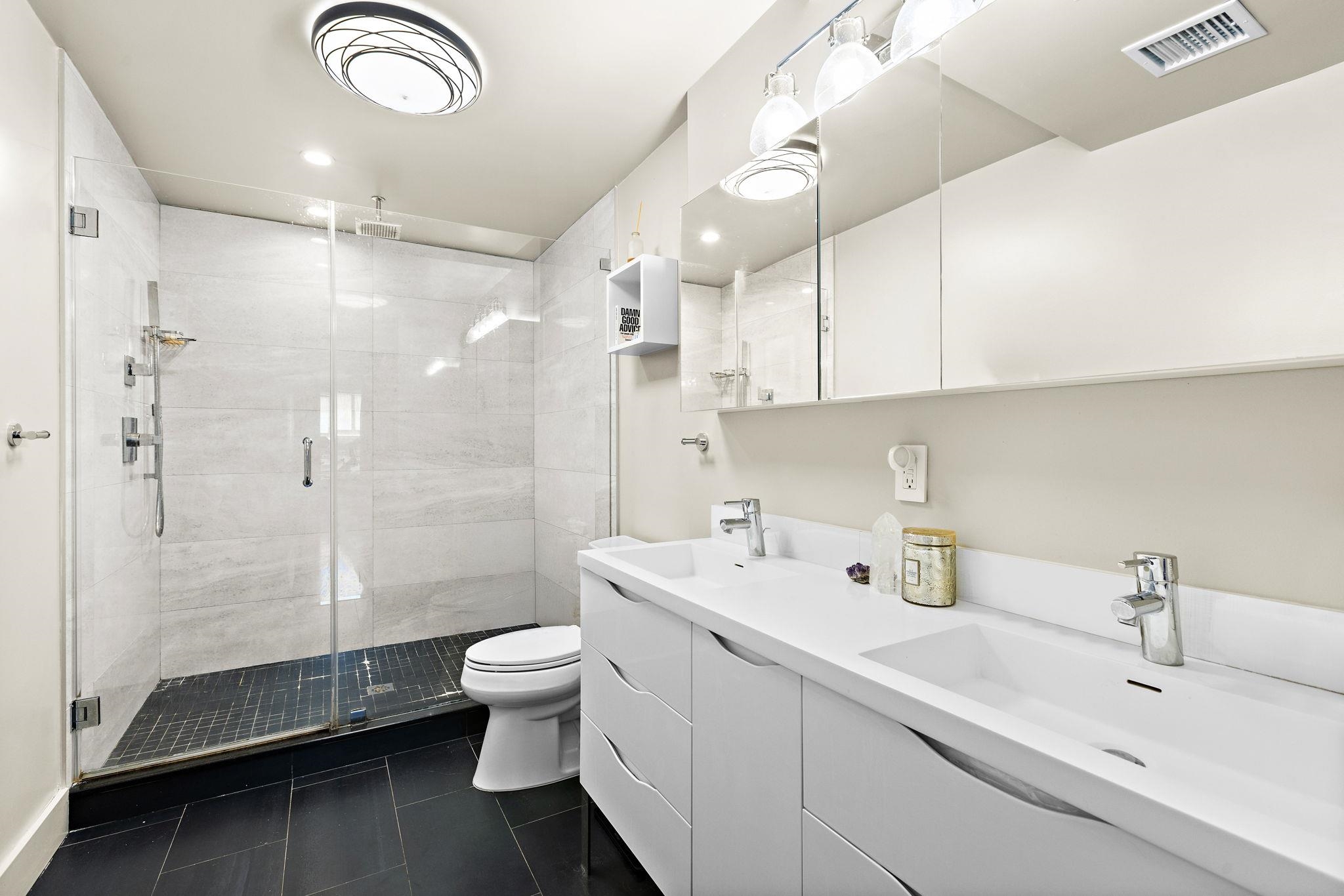 157 8TH ST Unit: 2
