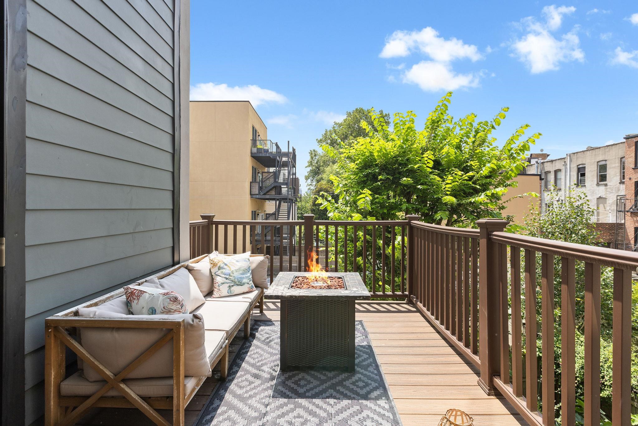 157 8TH ST Unit: 2