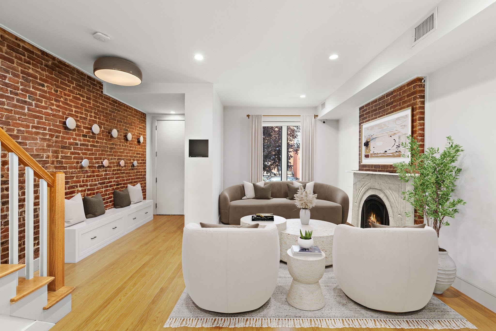 157 8TH ST Unit: 2