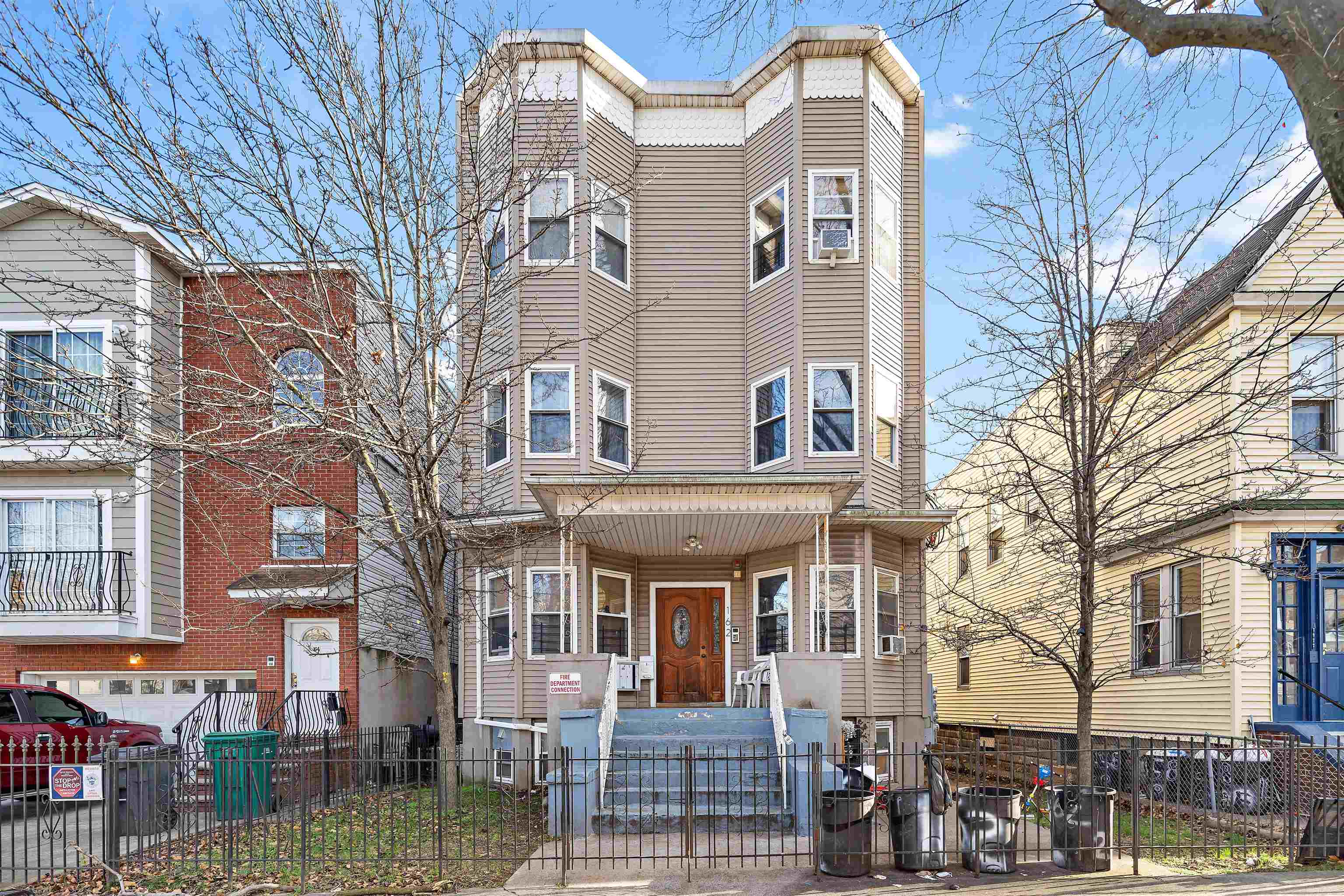 162 CLERK ST Unit: 3