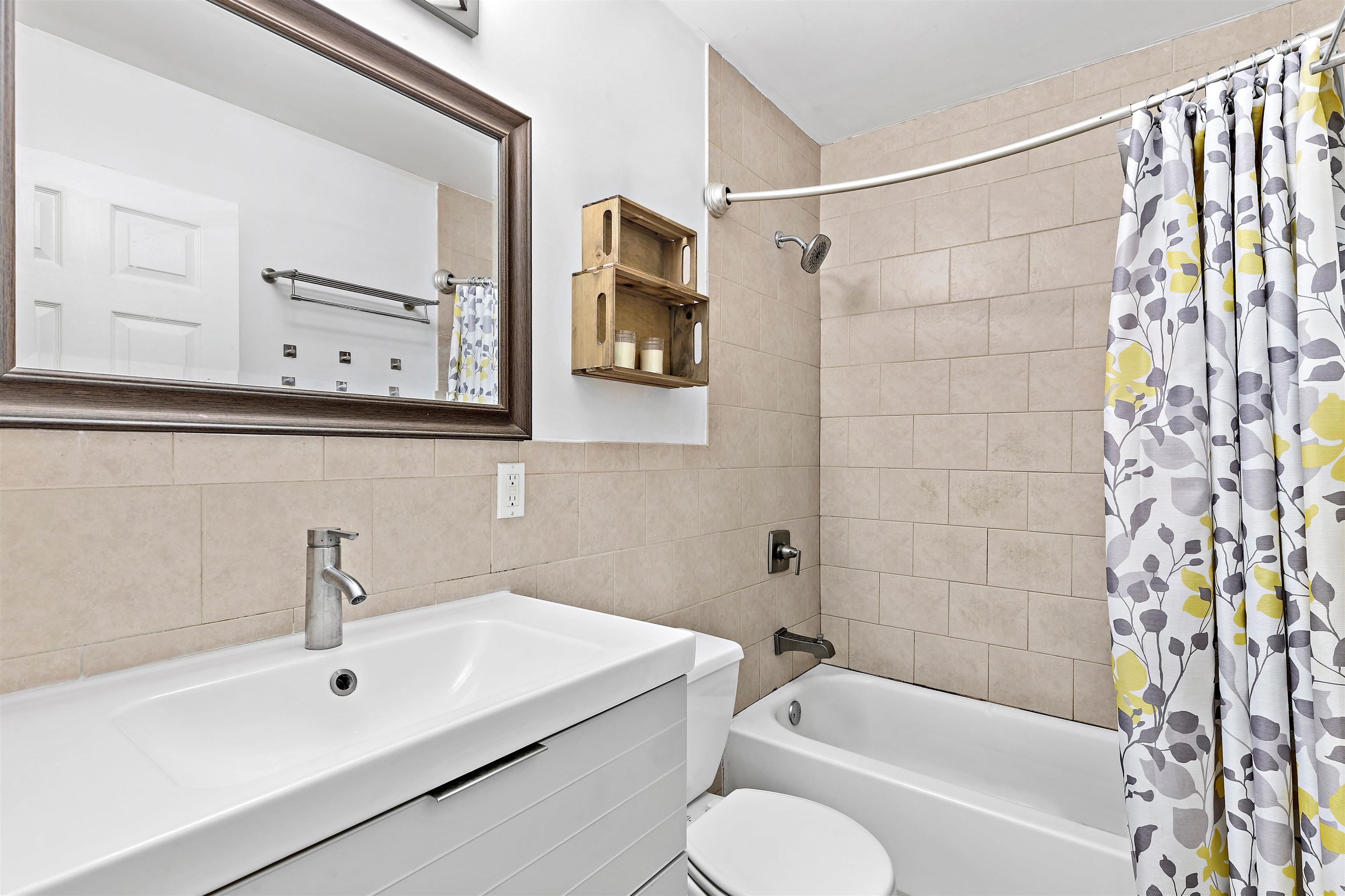 162 CLERK ST Unit: 3